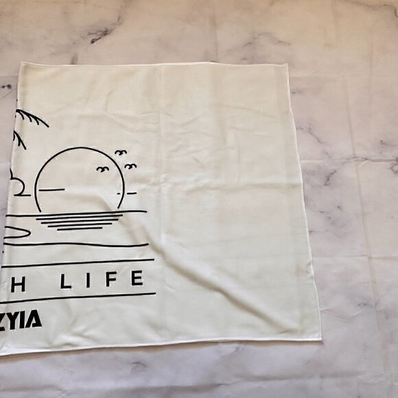 NWOT Zyia Beach Life Microfiber Stretch Towel in Gray - Picture 4 of 6
